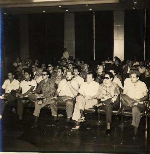 Foto de Público que asistió a la conferencia de Ezequiel Martínez Estrada sobre Domingo Faustino Sarmiento, 8 de diciembre de 1961. Fondos BNCJM.